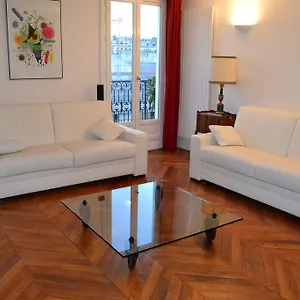 Apartment Moulin Rouge Ii